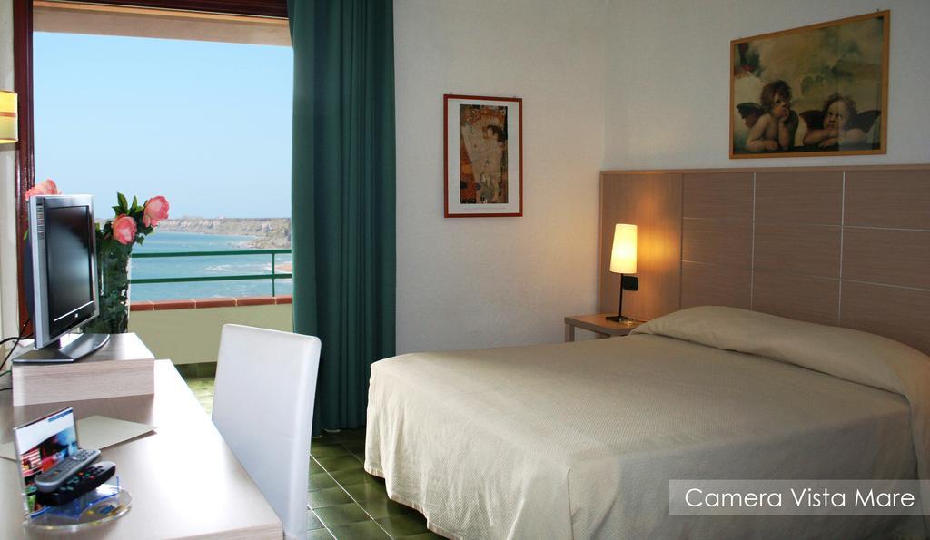 Costa Tiziana Hotel Village Crotone Bilik gambar